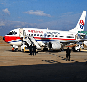 建三江机场货运航空快运业稳步发展的原因是什么？